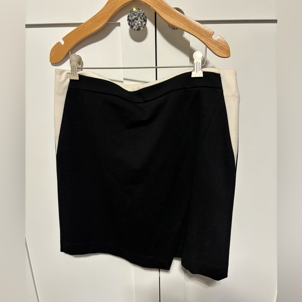 White House black market Ponte Skirt size 10 EUC